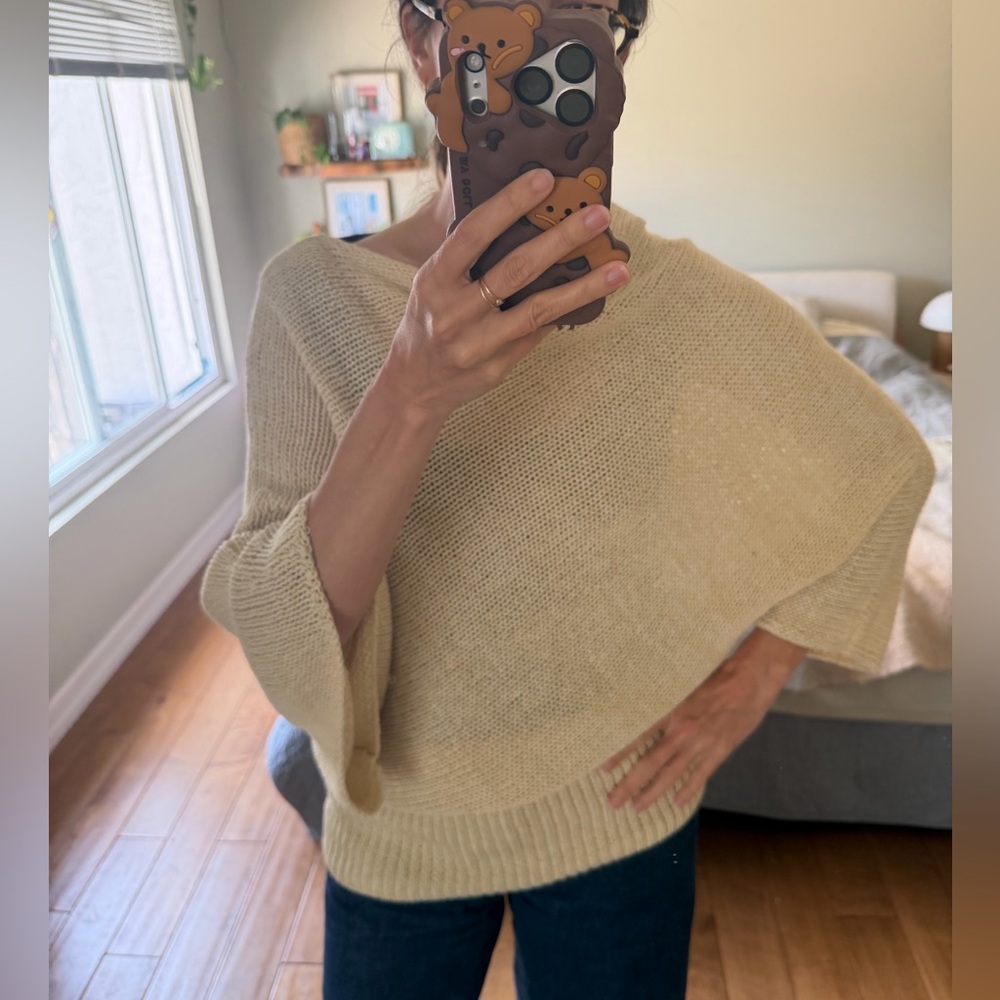 NWOT Asymmetrical pale yellow sweater - Picture 5 of 11